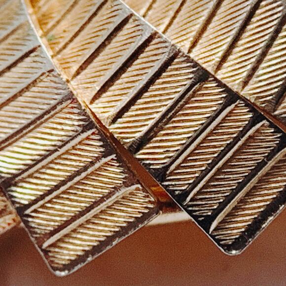 Vintage Mid Century Gold Tone Swirl Brooch Textured Layered Modernist Spiral Pin - Picture 16 of 16